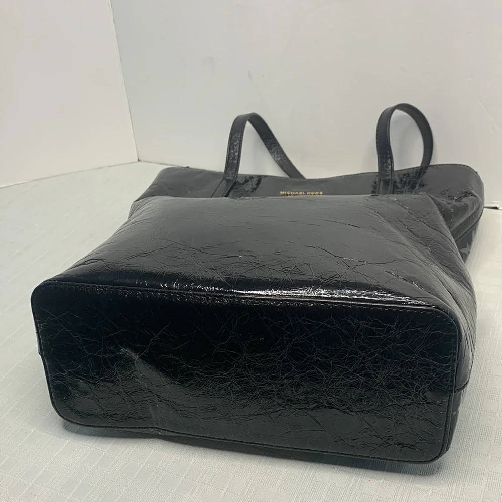 Michael Kors a black Vertical Tote.